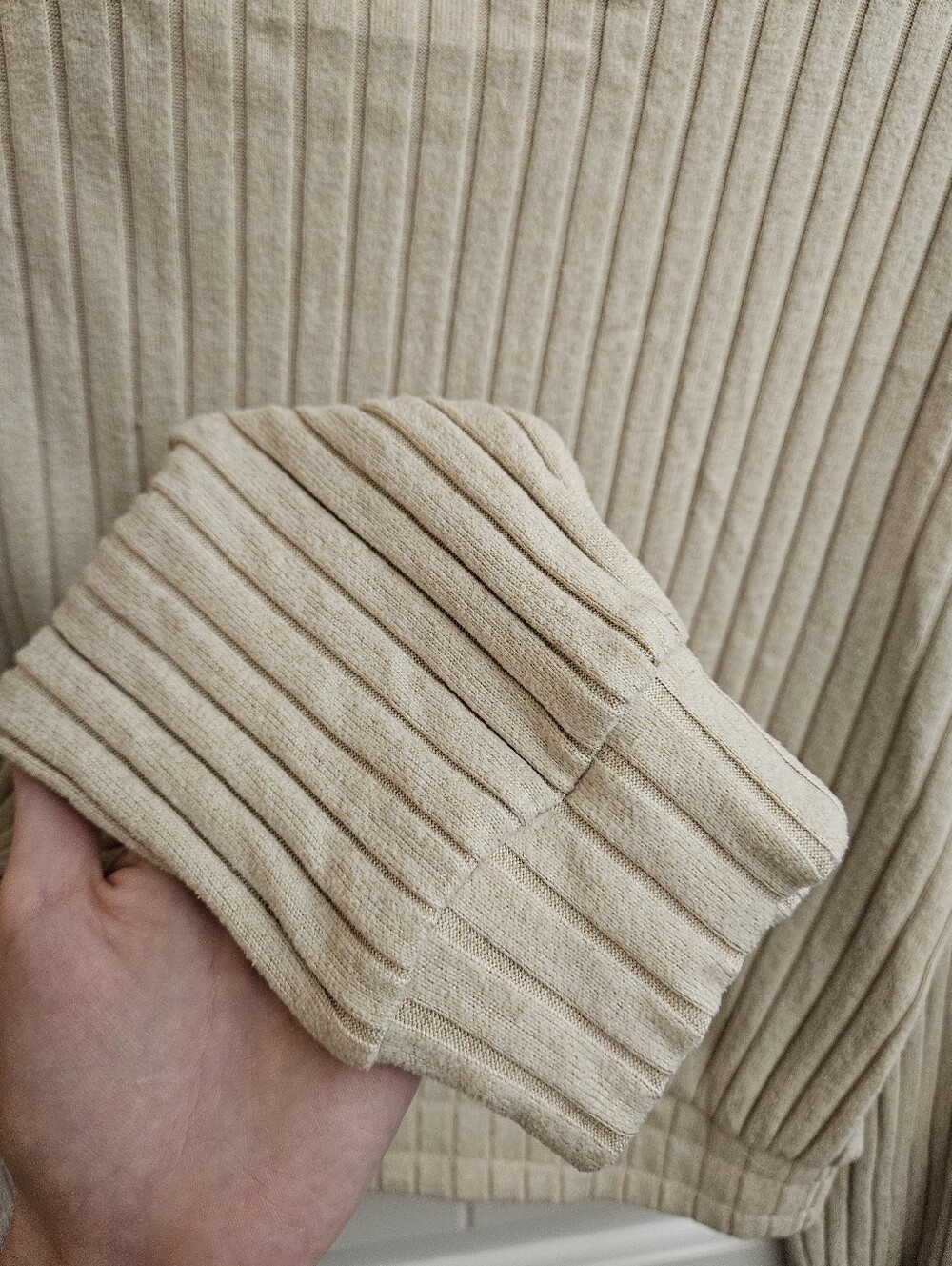 Gilly Hicks Ribbed Cropped Cream Sweatshirt - Picture 5 of 8